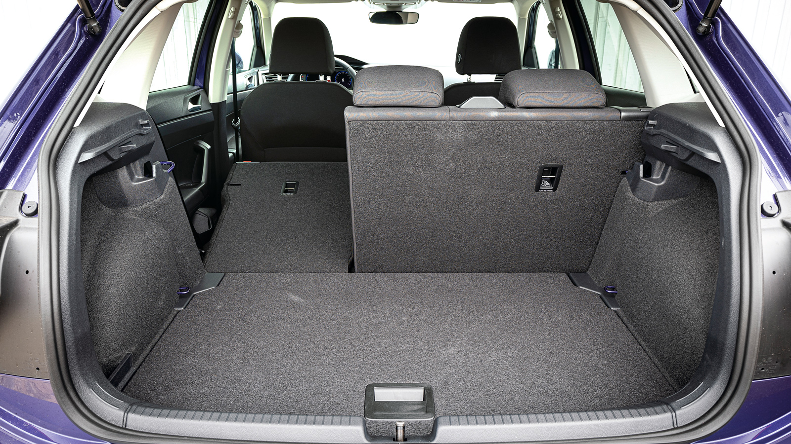 Τεράστιο πορτμπαγκάζ για το Polo με 351 διαθέσιμα λίτρα στη 5θεσια διάταξη και 1.165 λίτρα στη 2θεσια 